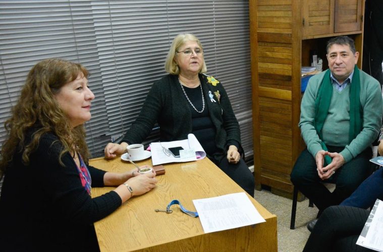 Directivos llaman a los padres para comunicarles que sus hijos promocionaron el año por la Resolución 612