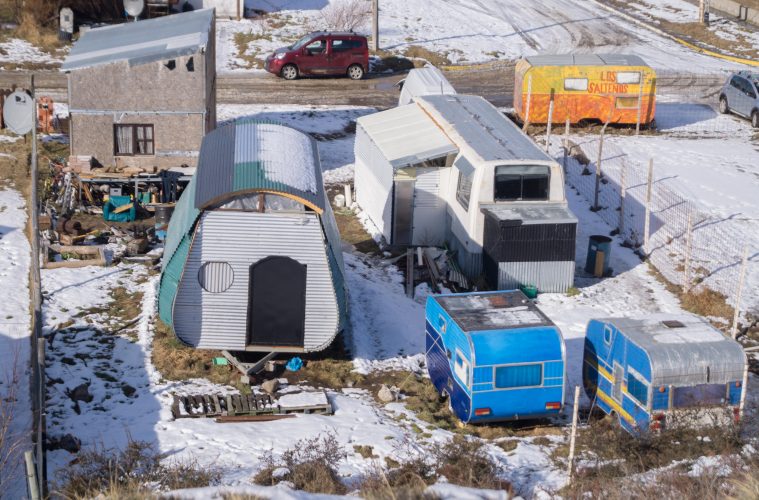 El Chaltén: Por la crisis habitacional se multiplican las «casas trineo»
