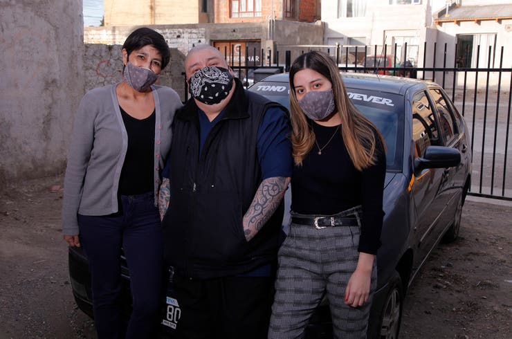 La imagen tiene un atributo ALT vacío; su nombre de archivo es Tono-Perez-su-esposa-y-su-hija.jpg