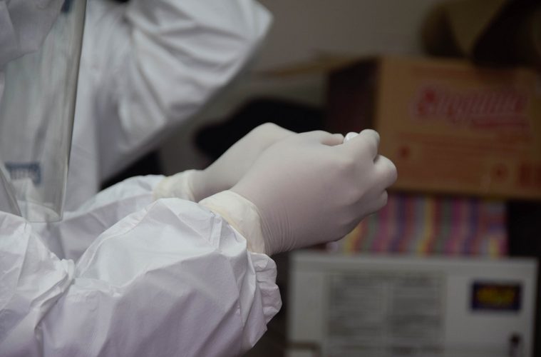 Con menos cantidad de testeos, se reportaron 78 nuevos casos positivos