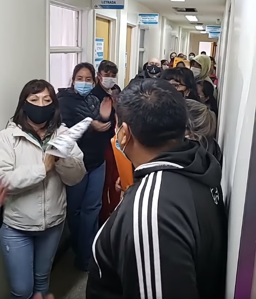 La imagen tiene un atributo ALT vacío; su nombre de archivo es Enfermeros-protesta-1-marzo-en-hospital-y-min-Salud-.jpg