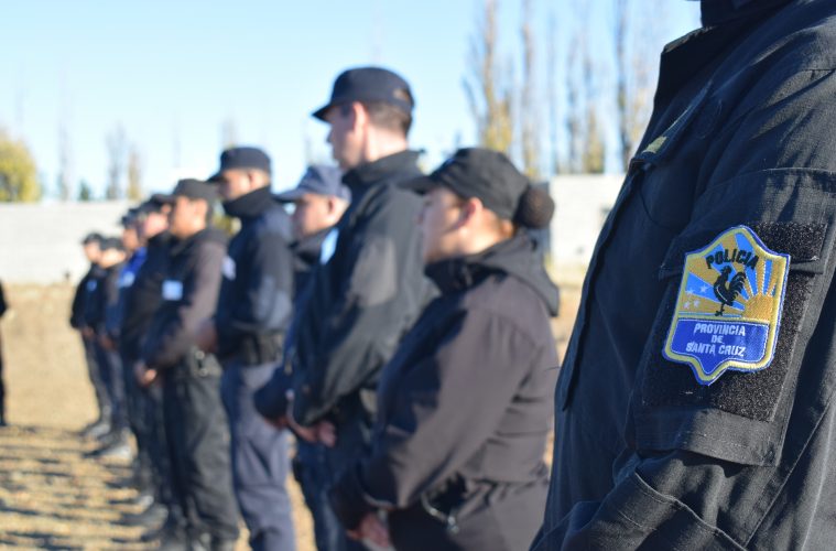 Policías acordaron el 33% de incremento