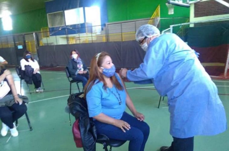 Comienza la vacunación a docentes, en las localidades donde hay clases presenciales o combinadas