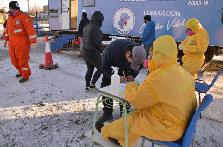 El trailer de Petroleros realiza hisopados en Kirchner y San Martín