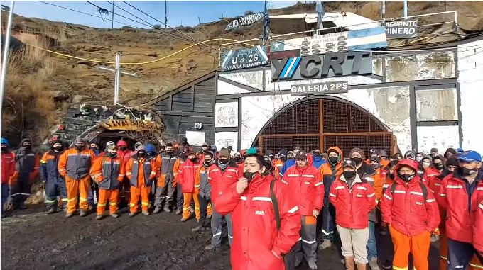 YCRT: con un fuerte reclamo a Aníbal Fernández, trabajadores bloquean ingreso a Mina 5