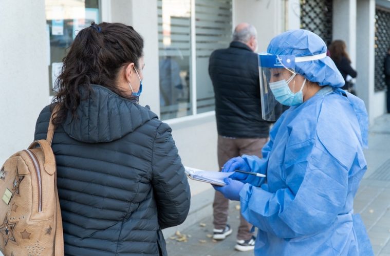 Con el 1% de positividad continúan disminuyendo los contagios en Santa Cruz